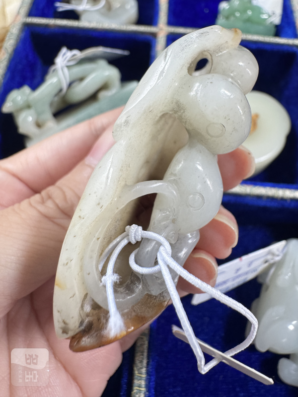 清 玉带皮松鼠葡萄 - 图8